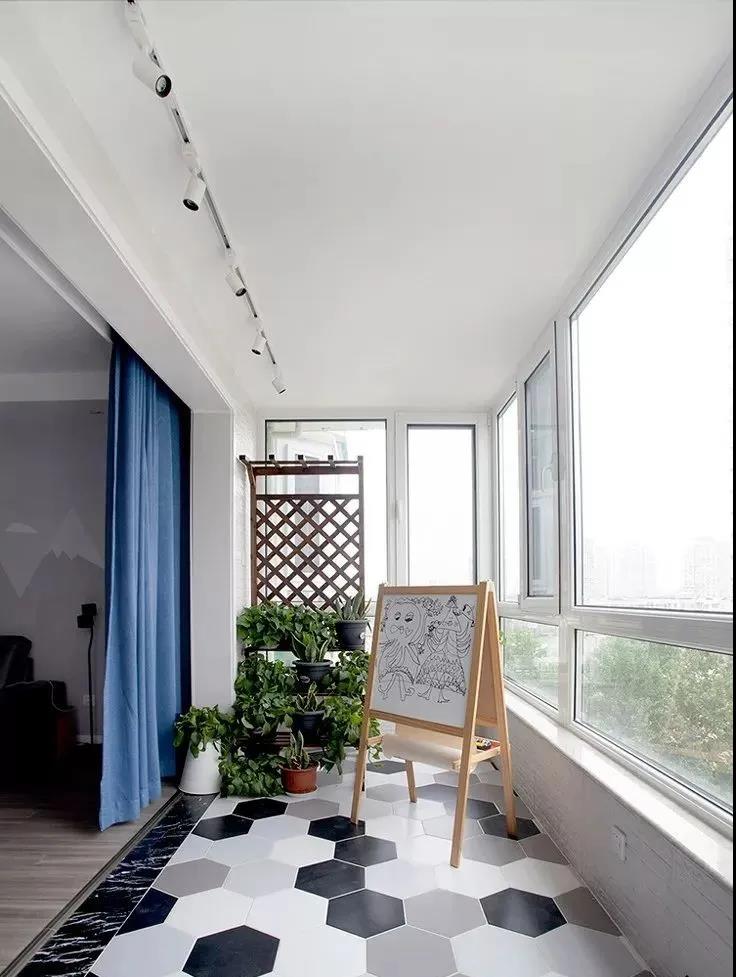 越来越多人阳台不铺瓷砖,如今用它来代替,太聪明了 越来越多人阳台不铺瓷砖,如今用它来代替,太聪明了